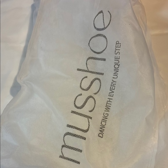 Sleek Black Leather Flats for Business - Picture 7 of 7